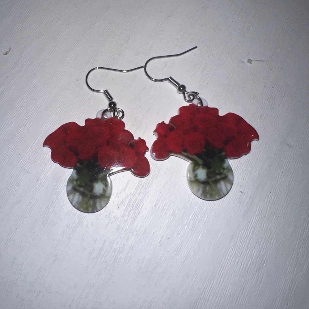 Red roses vase earrings